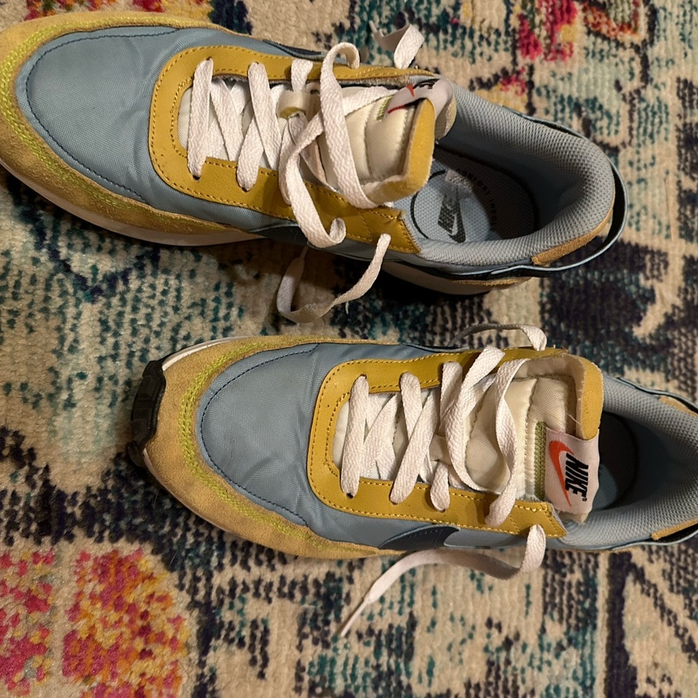 Women’s running shoes